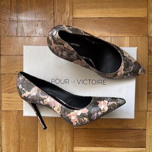 Pour La Victoria Floral Women's Heels in Midnight